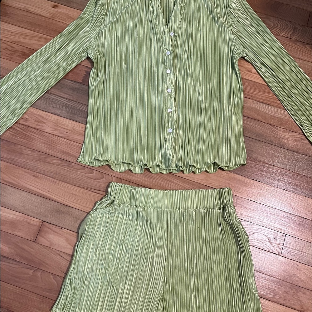 SHEIN: Lime Green Pleated Set💚